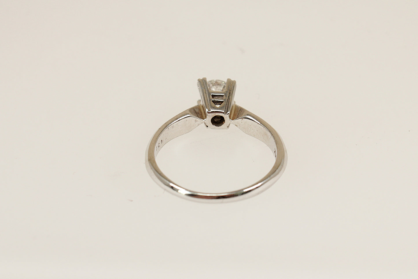 18ct White Gold Diamond Solitaire Ring
