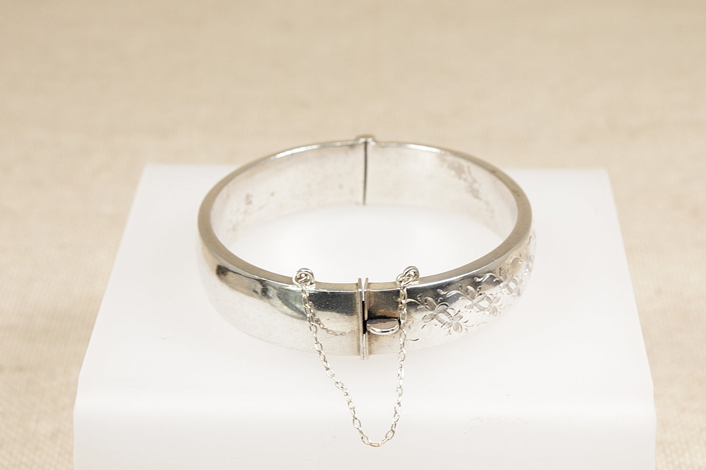 A Vintage Sterling Silver Hinged Bangle