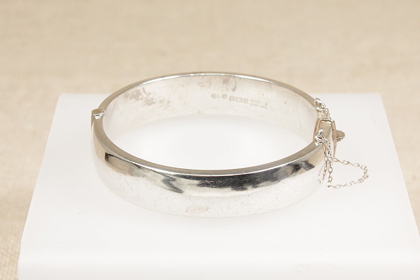 A Vintage Sterling Silver Hinged Bangle