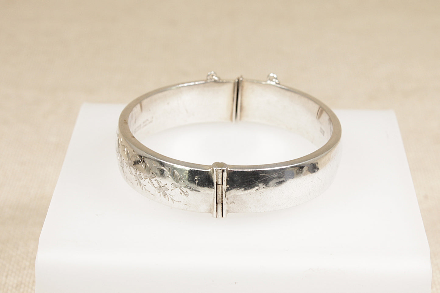 A Vintage Sterling Silver Hinged Bangle