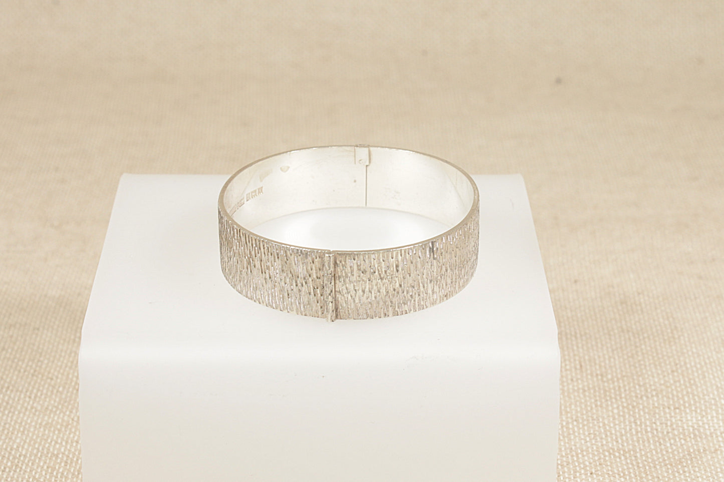 Vintage Solid Silver Hinged Bangle / Bracelet