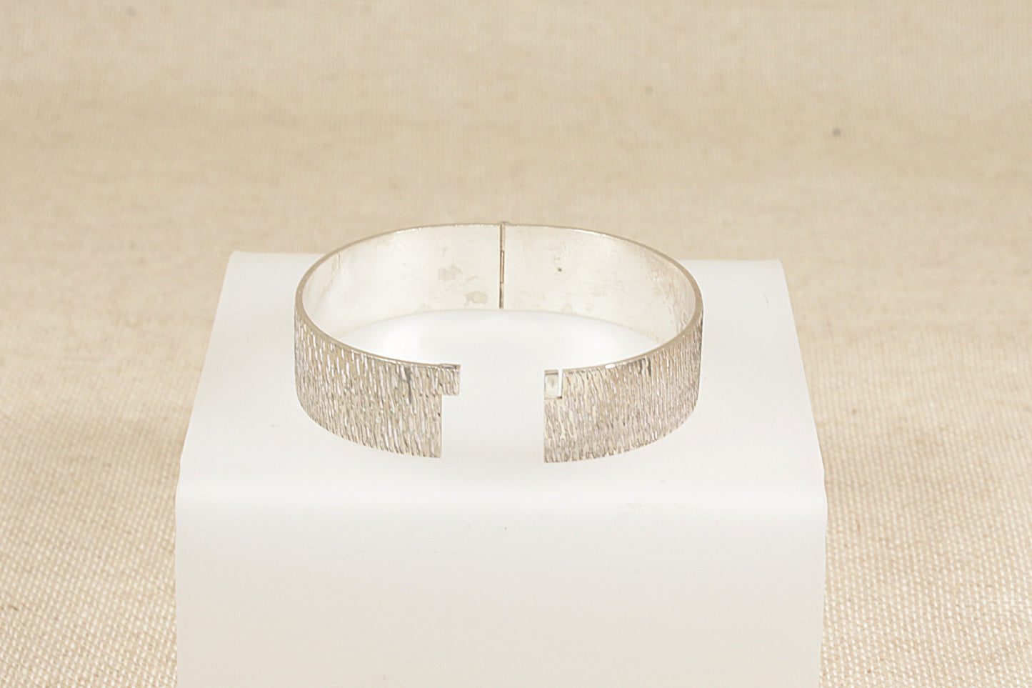 Vintage Solid Silver Hinged Bangle / Bracelet