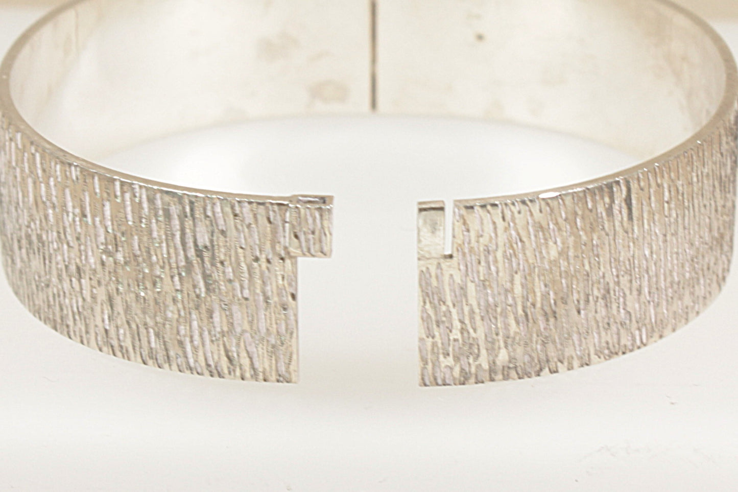 Vintage Solid Silver Hinged Bangle / Bracelet
