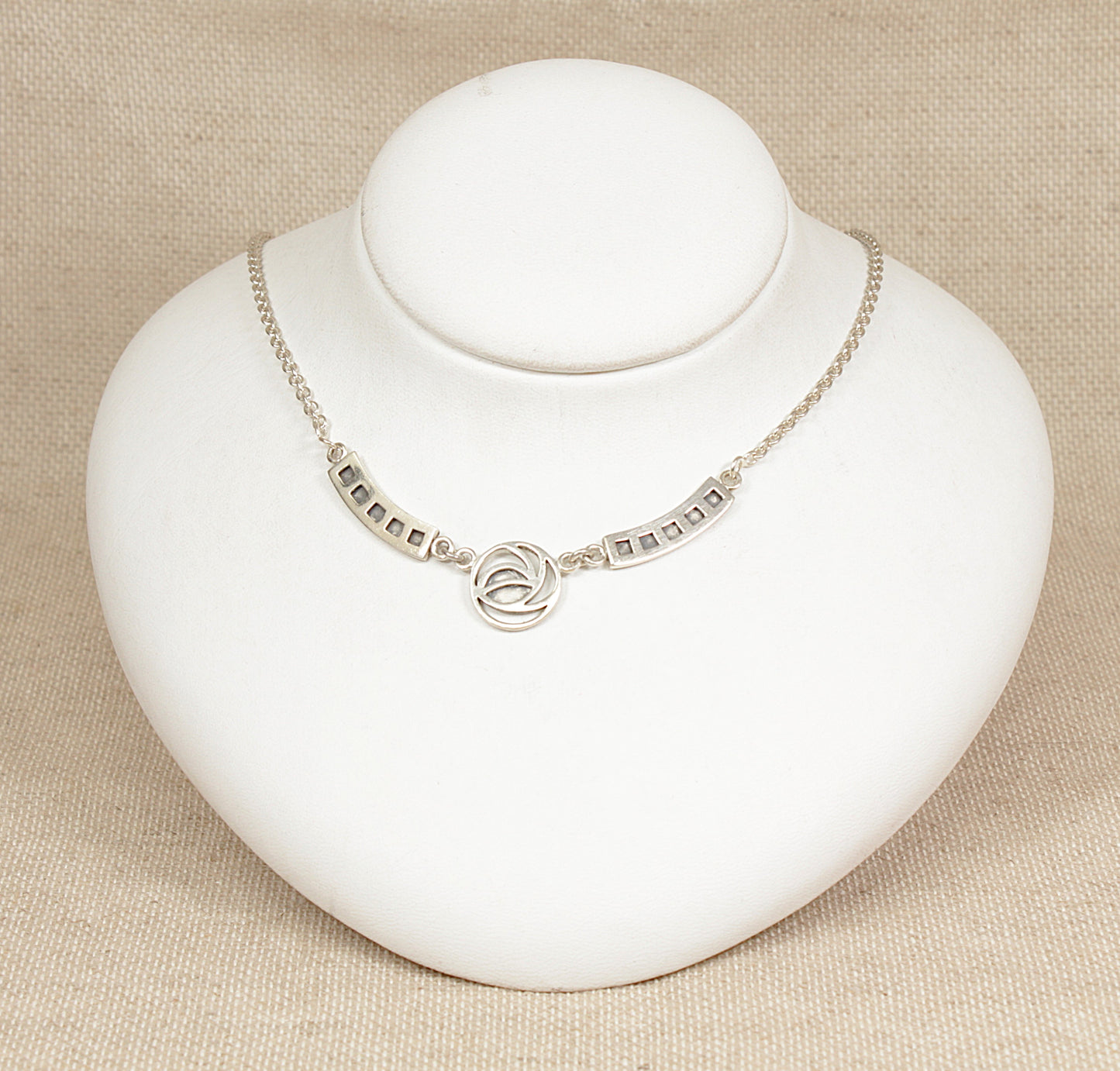 An Elegant Solid Sterling Silver Necklet,