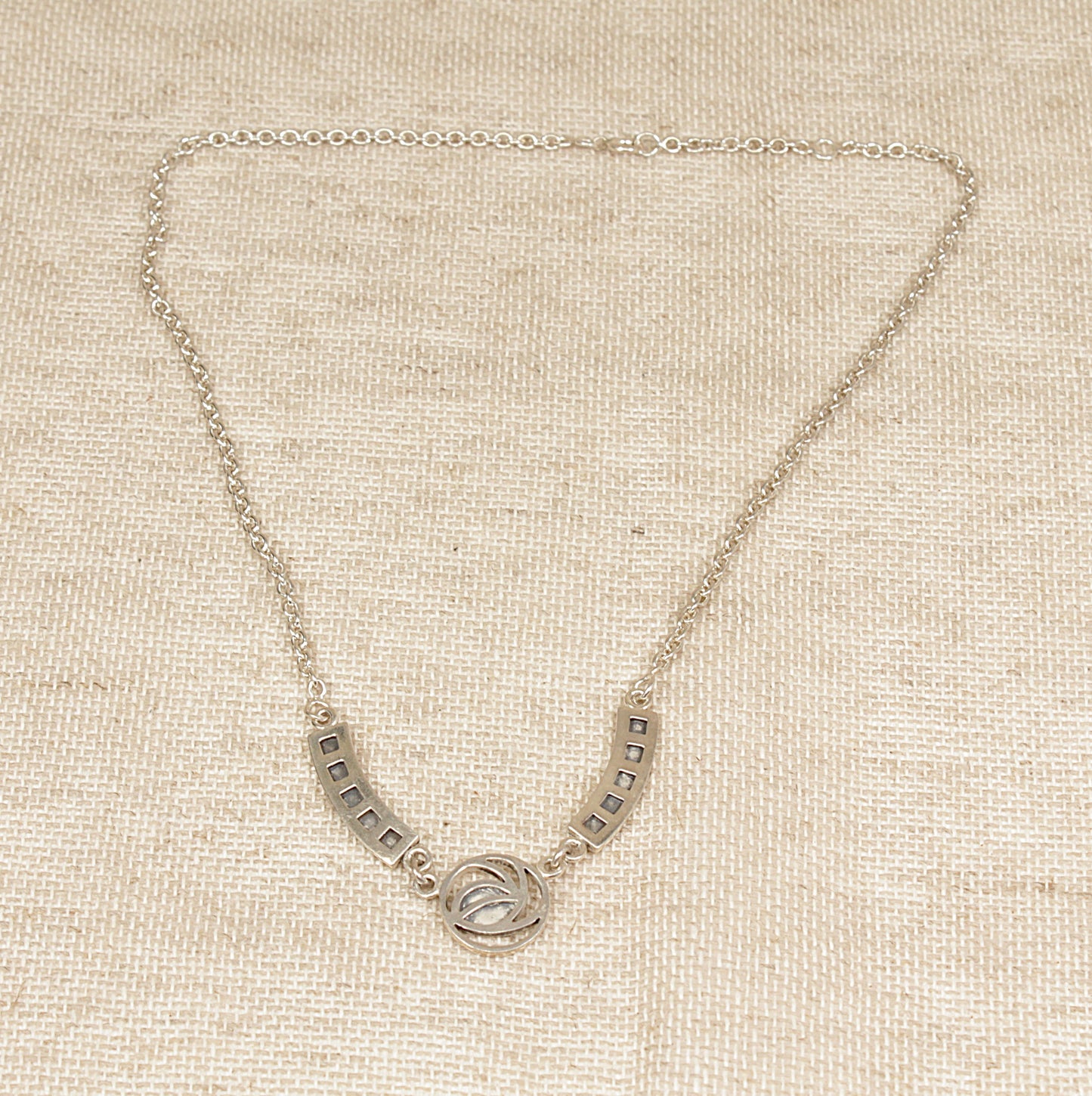 An Elegant Solid Sterling Silver Necklet,