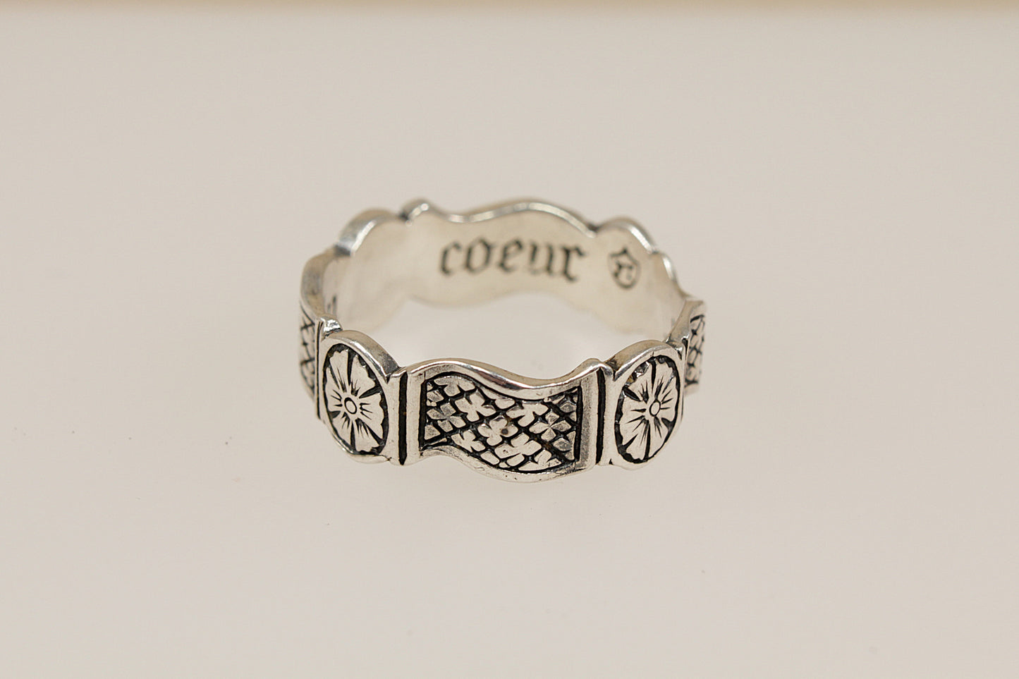 Silver Decorative Posy Ring with French Love Inscription