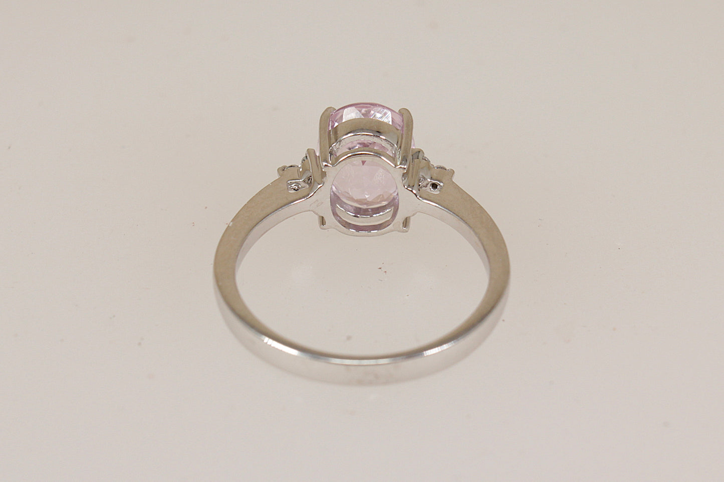 Beautiful 18ct White Gold Kunzite & Diamond Ring