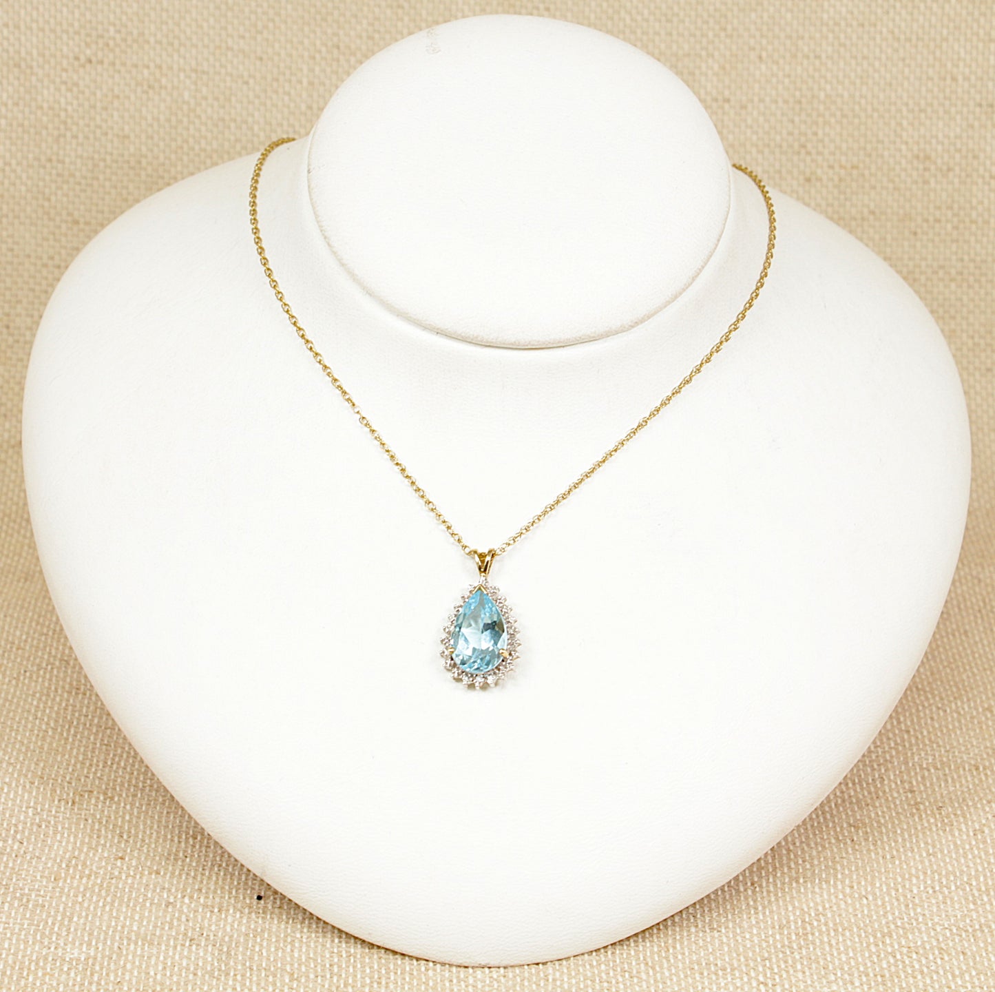 A 9ct gold blue topaz pendant with four diamond accents. The pendant sits on an 18 inch 9ct Gold ‘Prince of Wales’ style chain, pendant and chain are in excellent condition. The pendant has Birmingham hallmarks and stamped ‘DIA’ for diamonds, the chain also has Birmingham hallmarks. Topaz: 15 x 10mm, Topaz weight: 5.5ct (estimated).