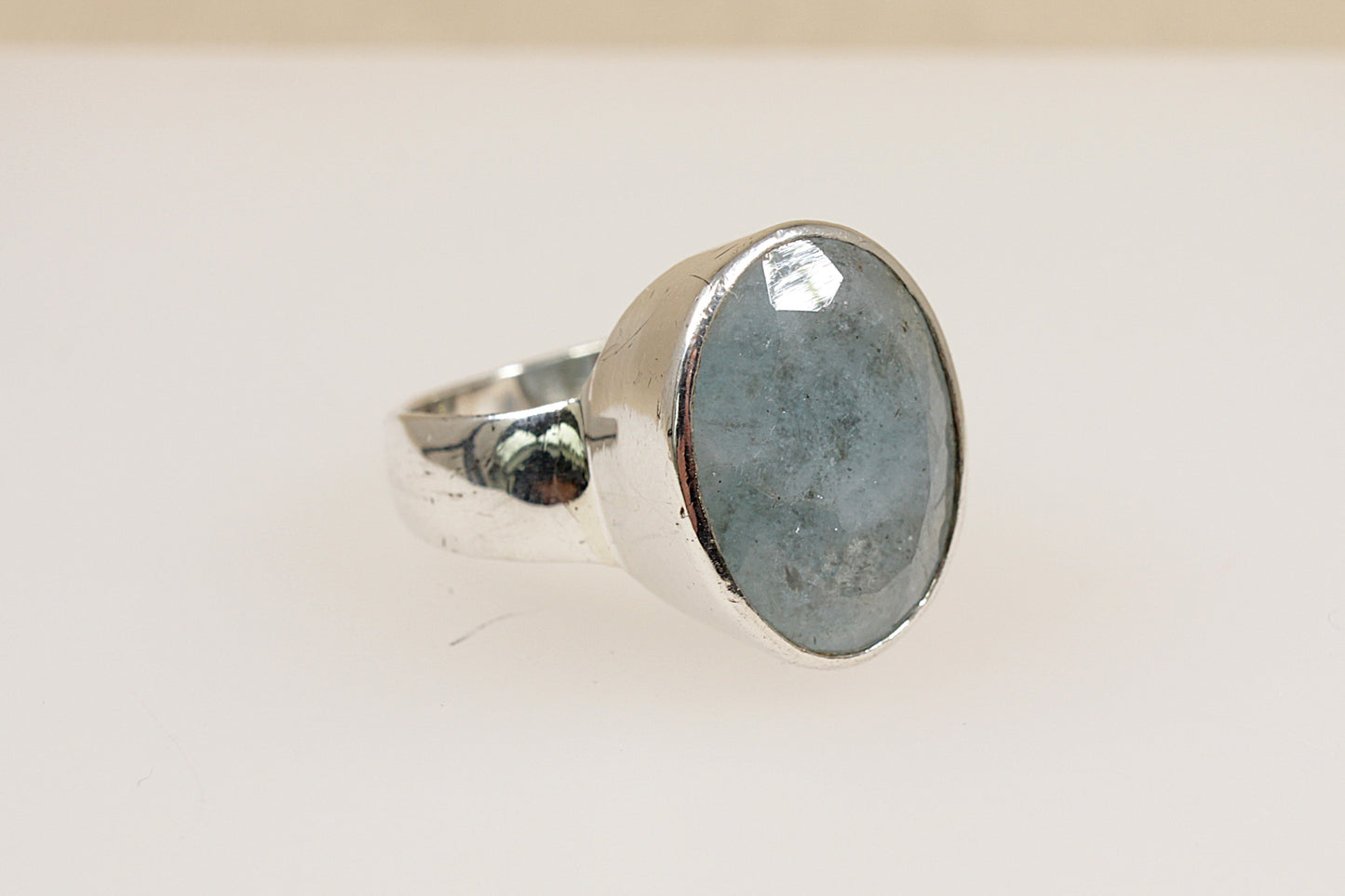 The main feature of this stunning Silver ring is a large oval cabochon cut faceted misty blue quartz gemstone, that is bezel set in a high sided setting
It is in excellent condition and inside the band it is stamped 925 for sterling silver, UK Finger size: Q