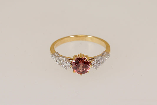 18ct Gold ring with a pink tourmaline and diamond gemstones on a light gray background