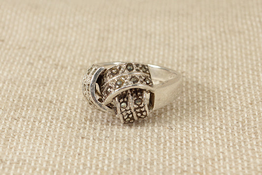 Silver and Marcasite Knot design Statement ring. This chunky ring is a real statement piece, in great condition.
It is stamped 925 inside the band for sterling silver. UK Finger size: S