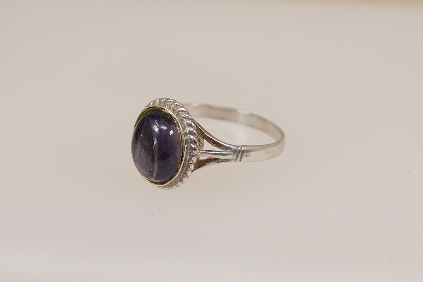 Stunning Vintage Silver & Blue Iolite Solitaire Ring