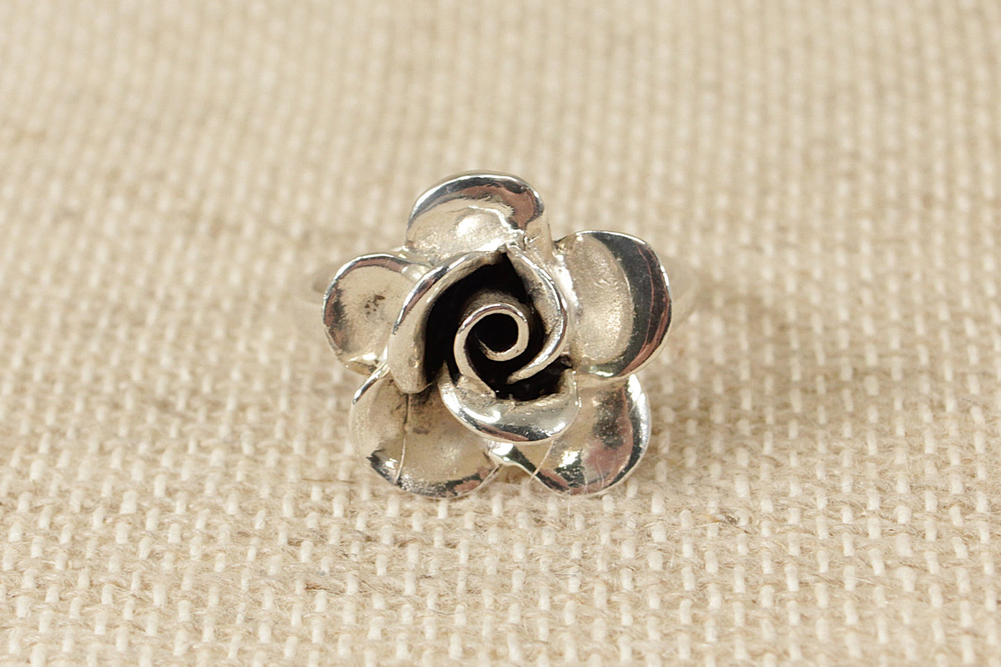 This stylish and beautifully handcrafted silver ring is in the shape of a rose and is finely made. Inside the band it is stamped 925 for sterling silver. UK Finger size: O.