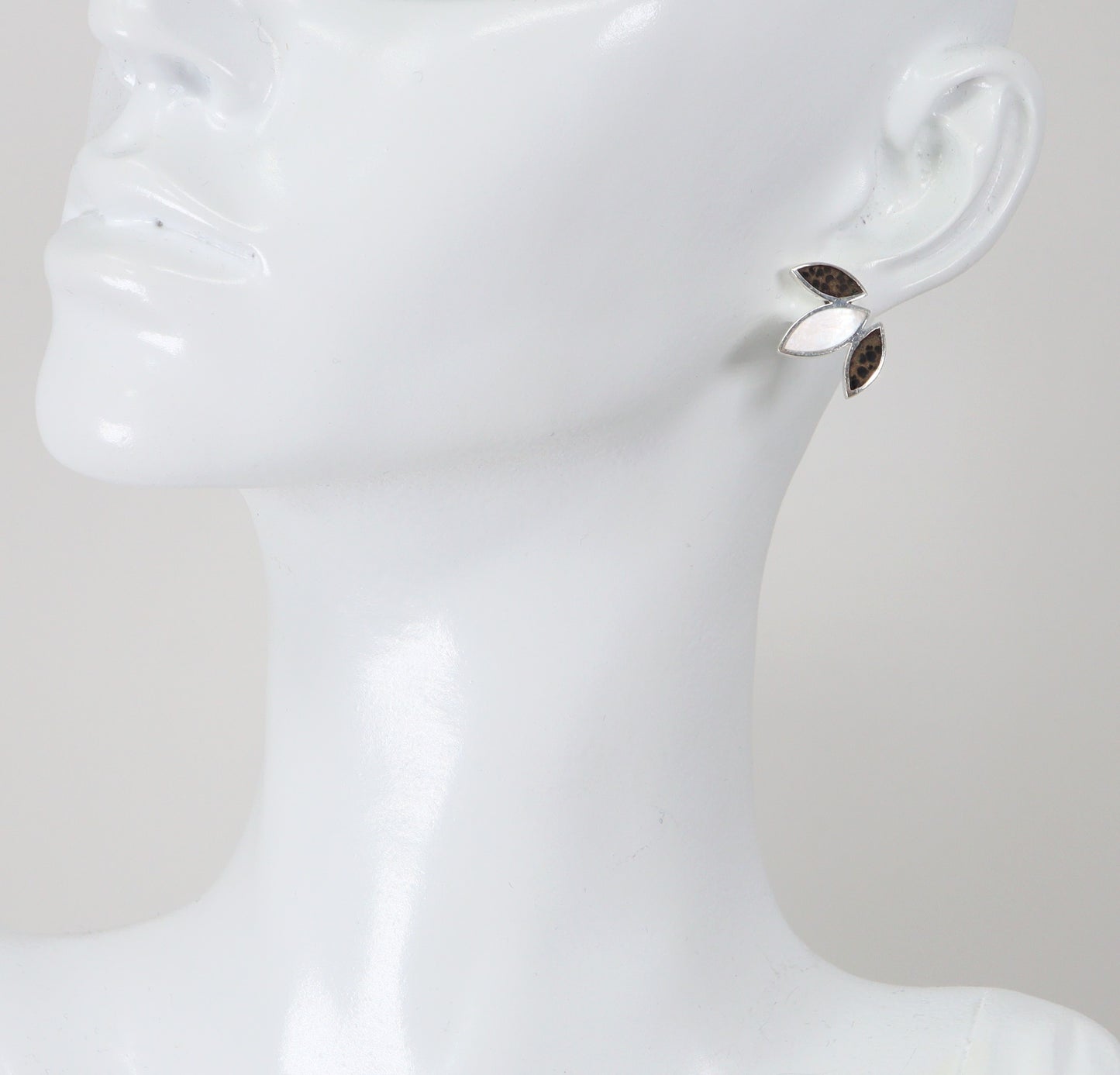 Silver, Mother of Pearl and Leopard Jasper Stud Earrings. These stunning silver stud earrings are in a 3 leaf design, with the central leaf having a piece of MOP and inset in the outer leaves are pieces of Leopard spot Jasper Agate. They are finely made and in excellent condition, and stamped 925 for sterling silver.