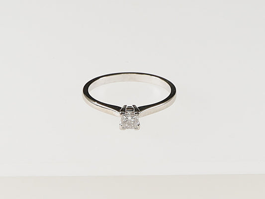 18ct white gold diamond solitaire engagement ring
