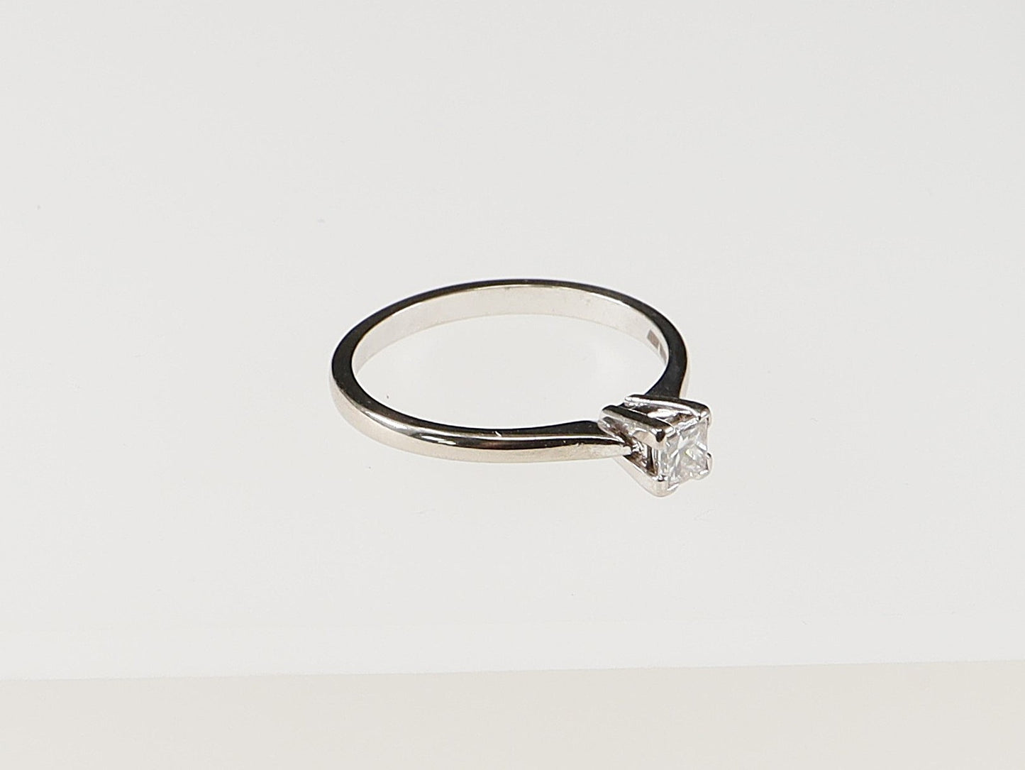 18ct White Gold Diamond Solitaire Ring