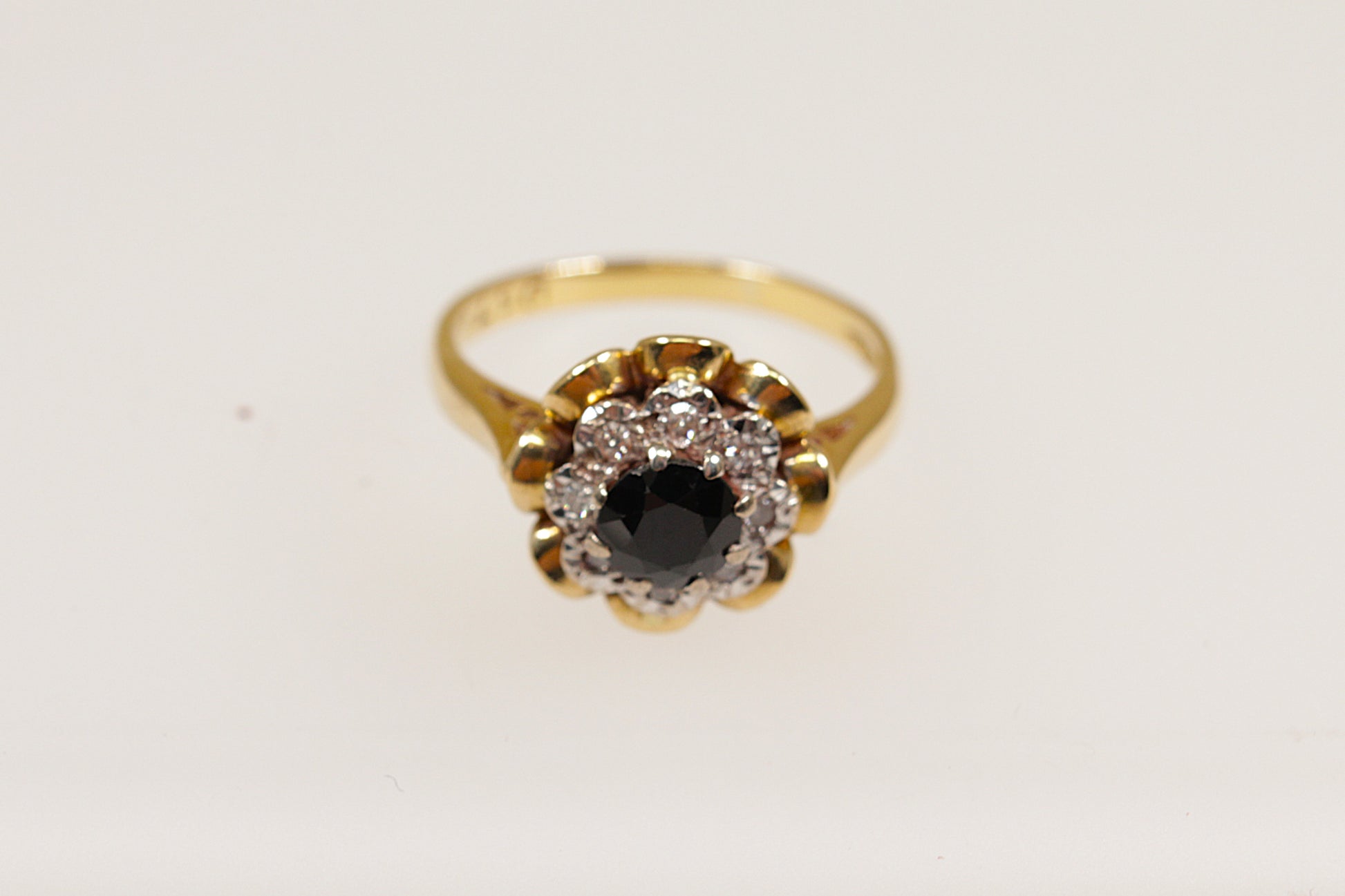 18ct sapphire and diamond gold ring