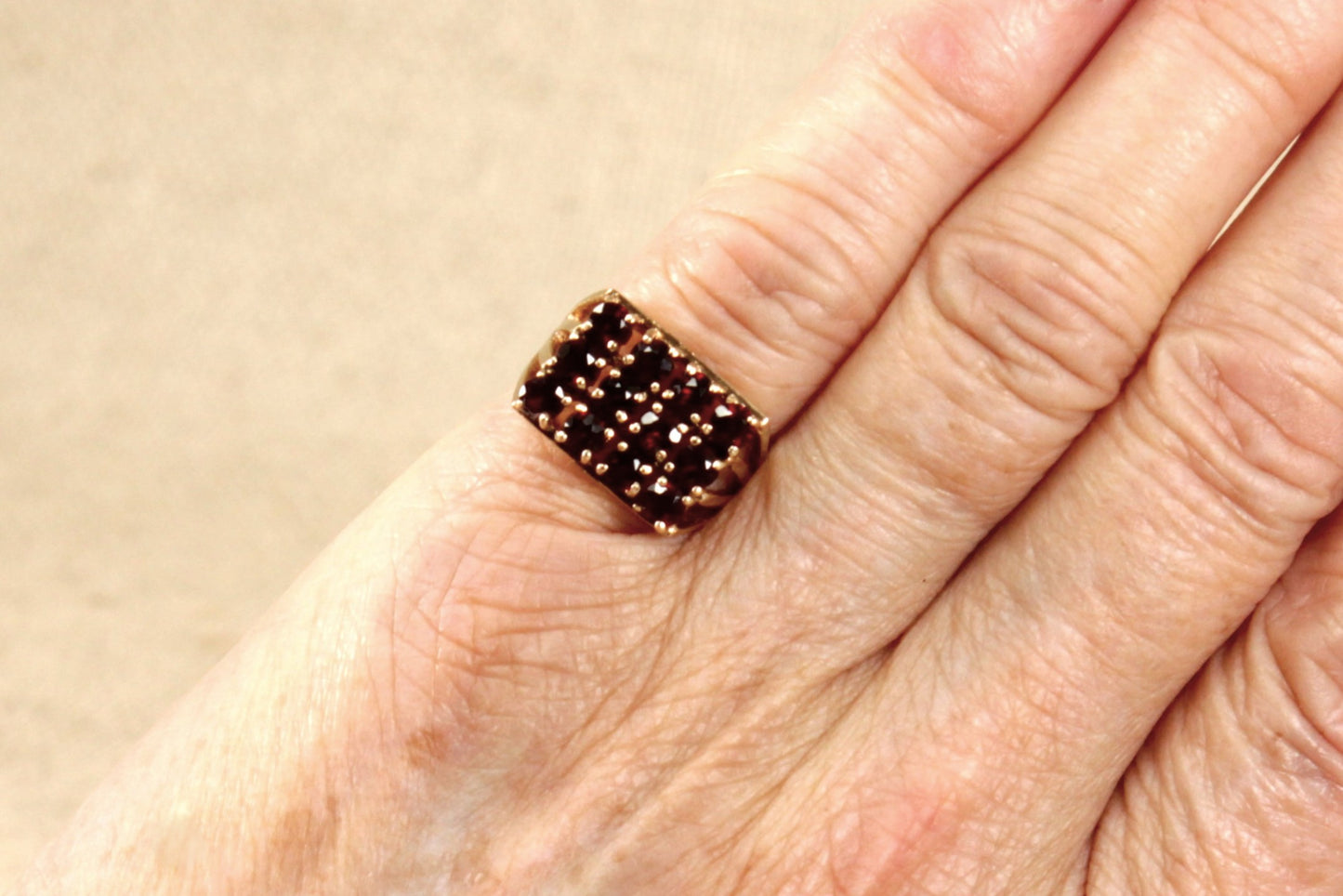 Vintage 9ct Garnet Cluster Ring