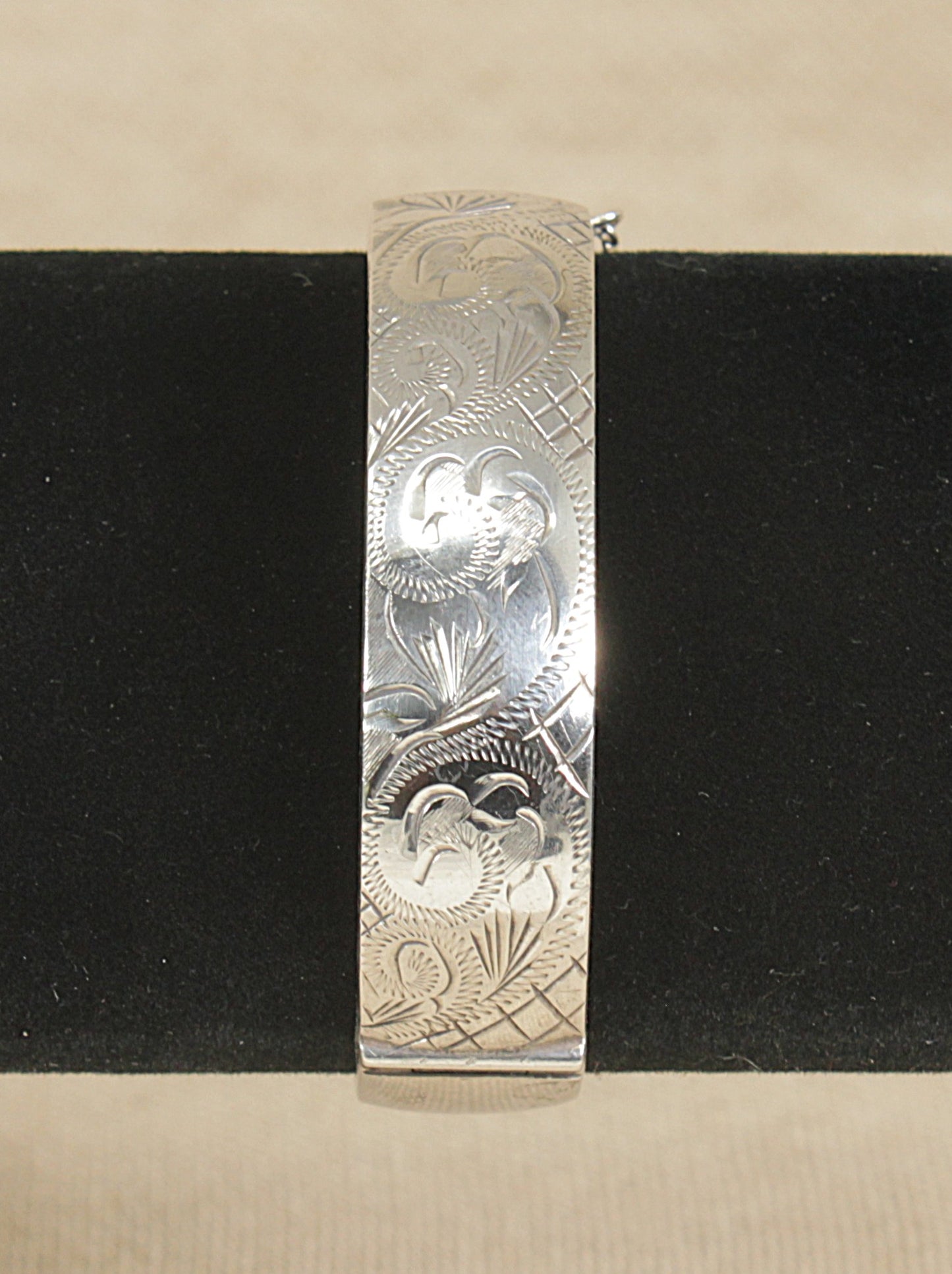 Vintage Solid Silver Hinged Bangle Bracelet