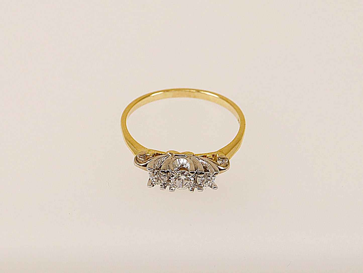  Vintage 18ct yellow gold diamond trilogy ring 0.25carat estimated diamond weight stamped 18ct inside the band UK finger size N.