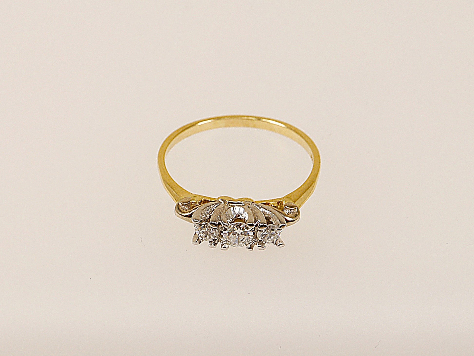  Vintage 18ct yellow gold diamond trilogy ring 0.25carat estimated diamond weight stamped 18ct inside the band UK finger size N.