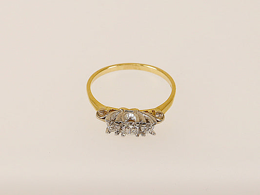  Vintage 18ct yellow gold diamond trilogy ring 0.25carat estimated diamond weight stamped 18ct inside the band UK finger size N.