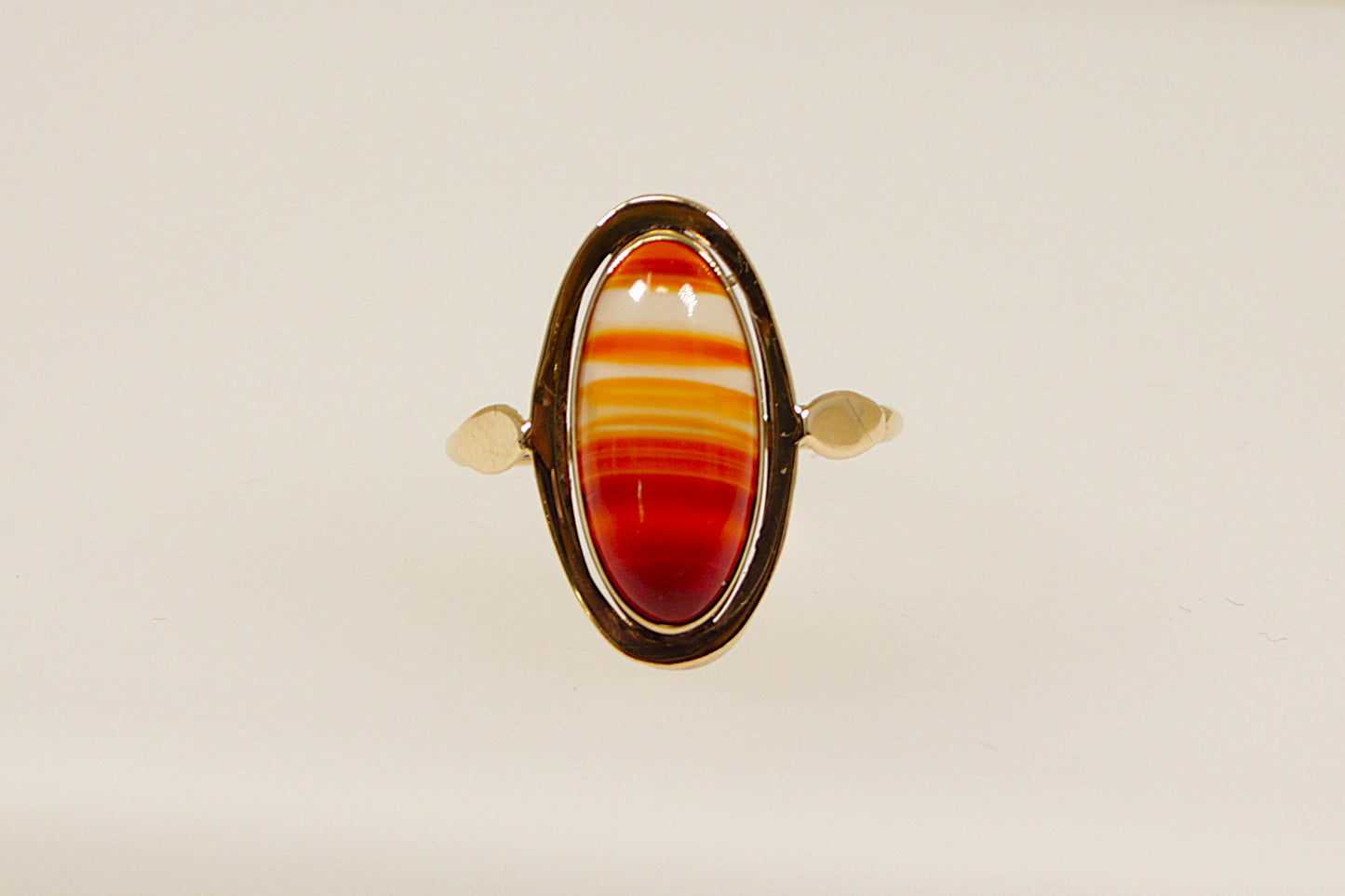 8ct Banded Carnelian Gold Ring