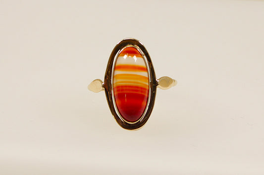 8ct Banded Carnelian Gold Ring