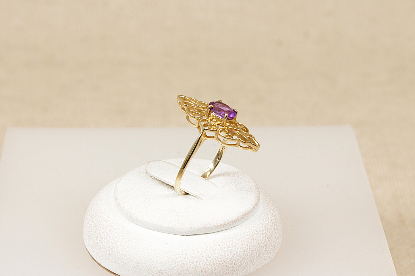 9ct Amethyst Solitaire Gold Ring