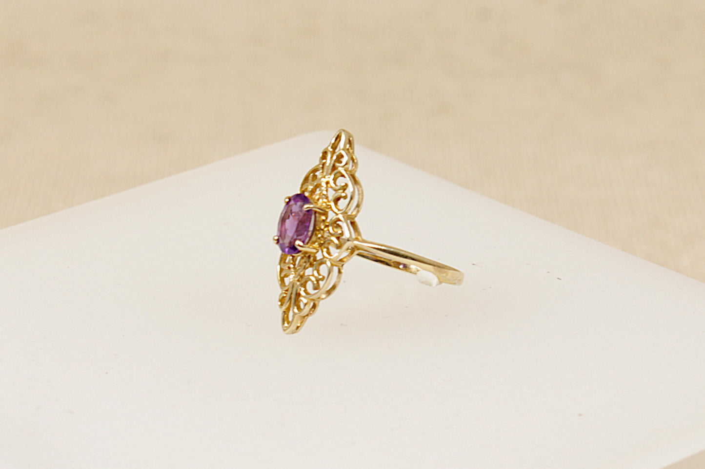 9ct Amethyst Solitaire Gold Ring