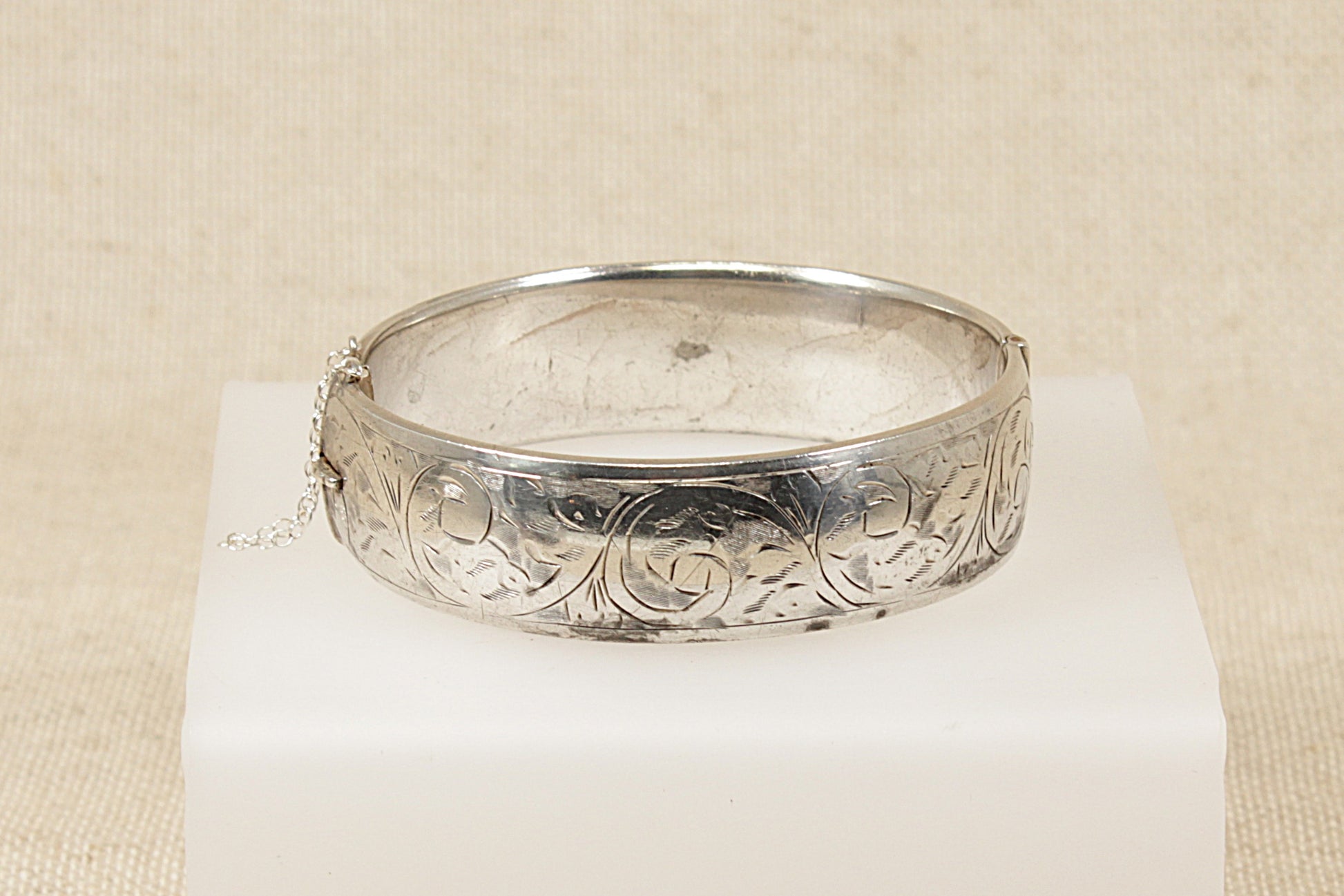 A vintage sterling silver hinged bracelet bangle with fine etchings the bangle has a very collectable Chester hallmarks with the date letter for 1958 the clasp is crisp and secure with a safety chain for extra peace of mind. 