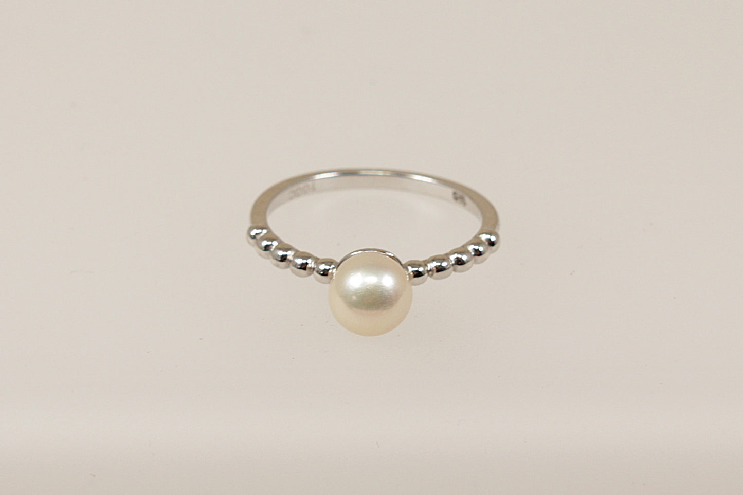 A sterling silver cultured pearl solitaire ring.