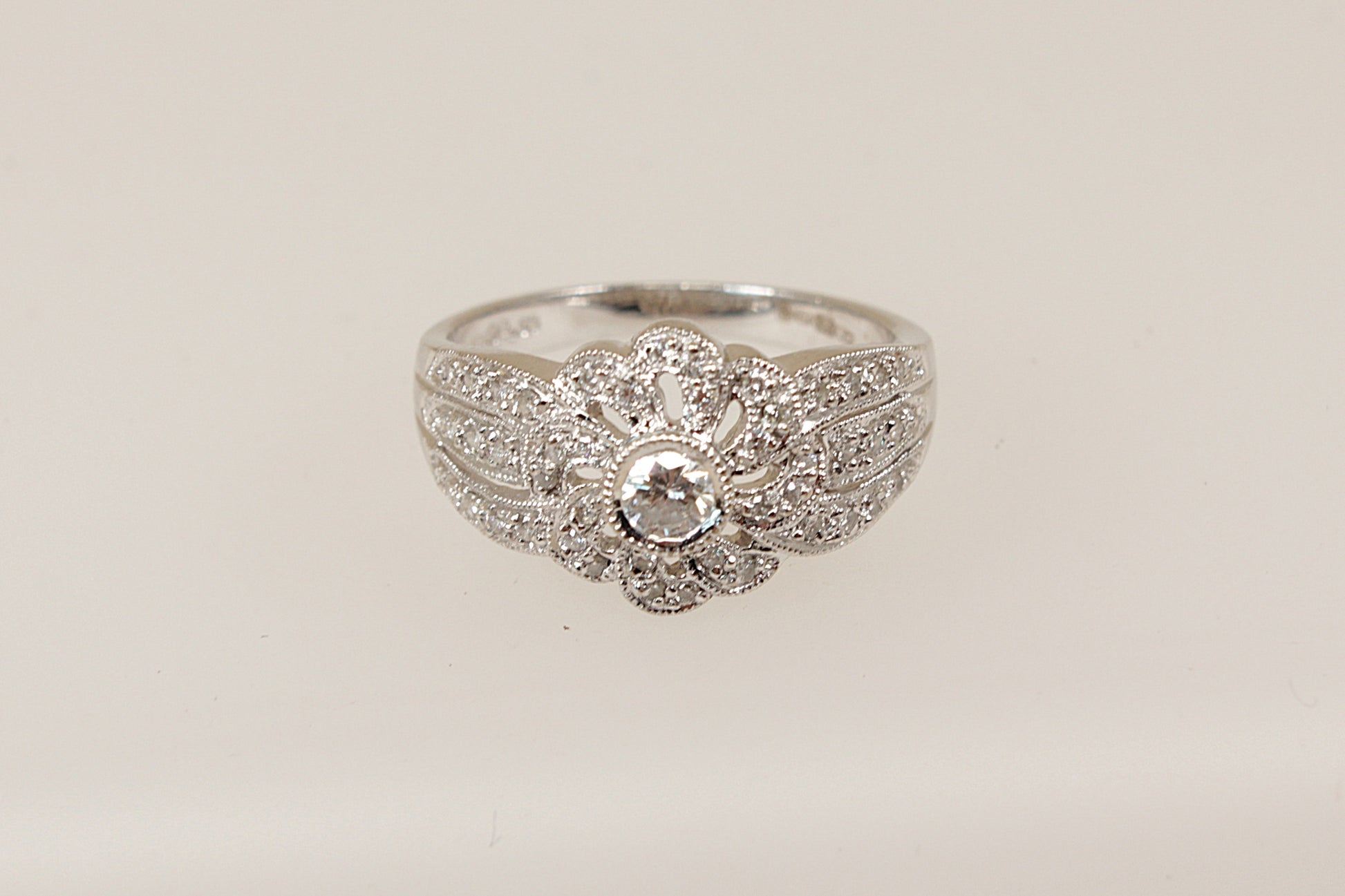18ct white gold diamond cluster ring
