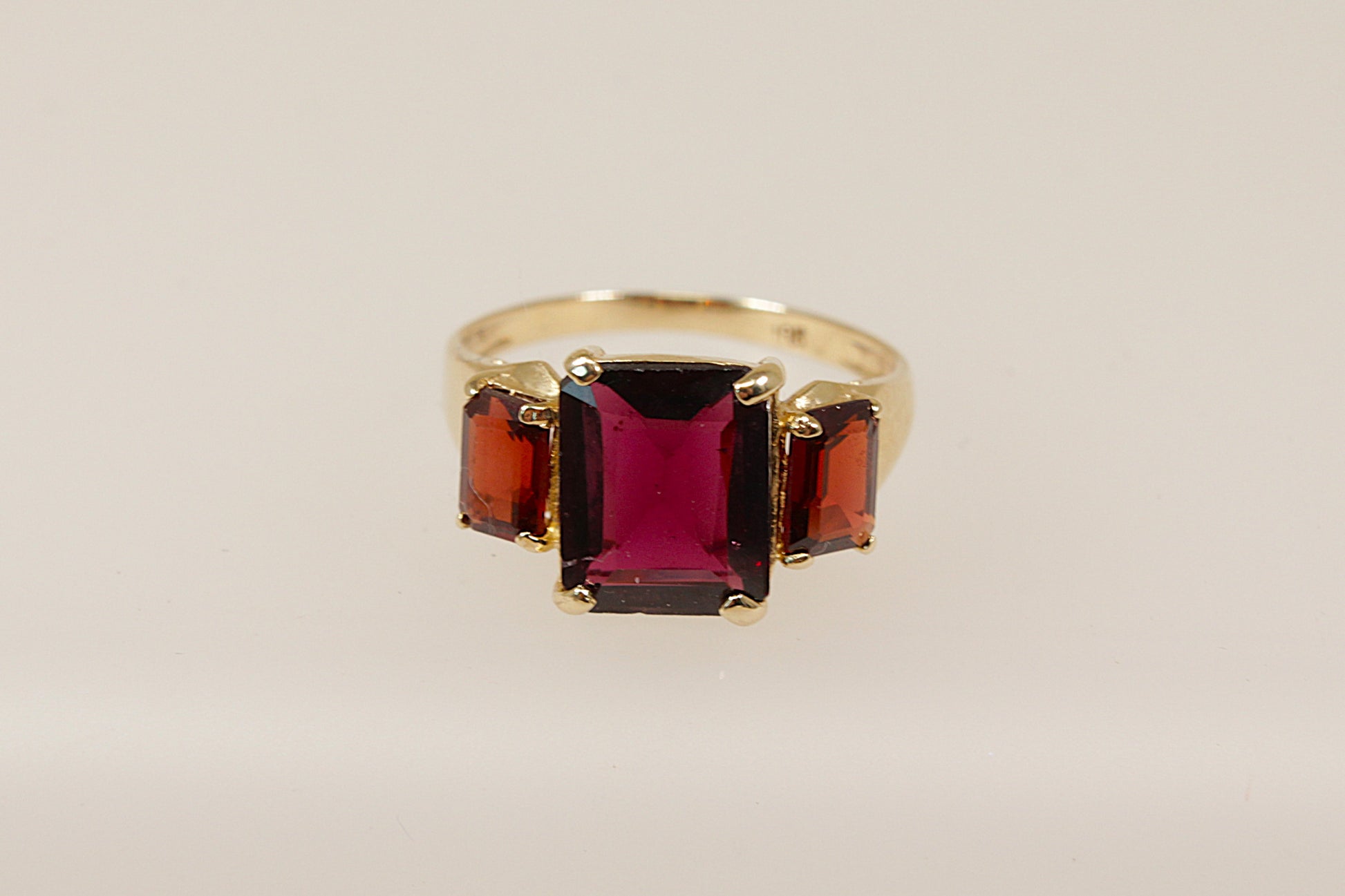 9ct gold almandine garnet trilogy ring