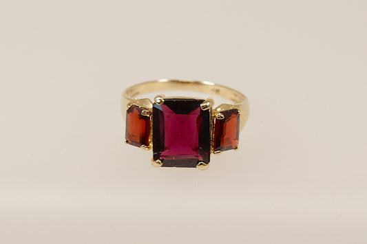 9ct gold almandine garnet trilogy ring