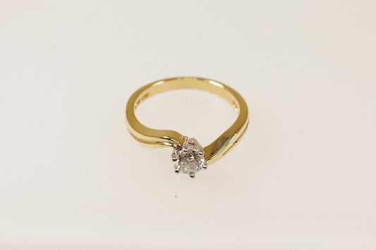 18ct diamond solitaire engagement gold ring