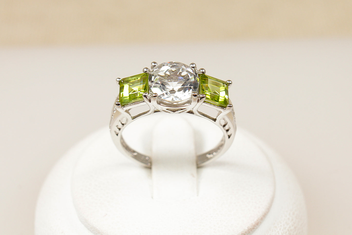 9ct White Gold Topaz & Peridot Trilogy Ring