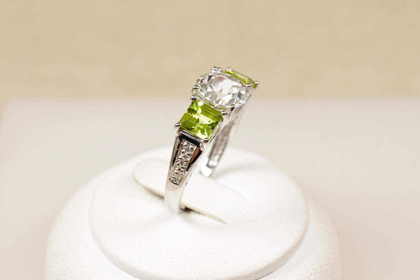 9ct White Gold Topaz & Peridot Trilogy Ring