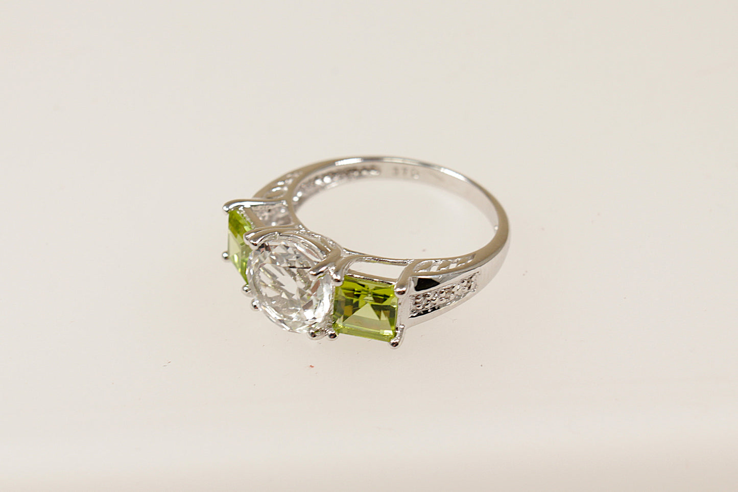 9ct White Gold Topaz & Peridot Trilogy Ring