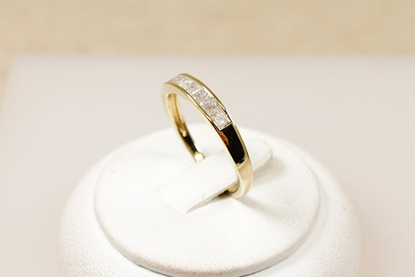 9ct Gold 7 Stone Diamond Ring