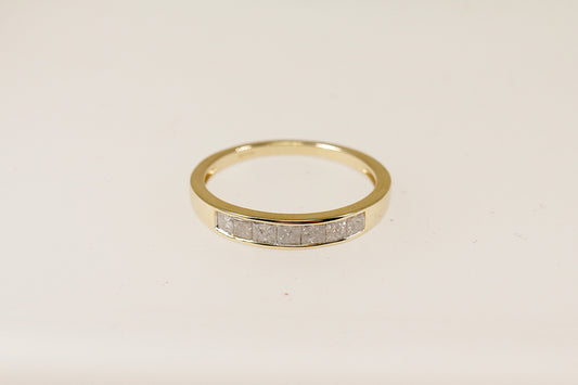 9ct Gold 7 Stone Diamond Ring