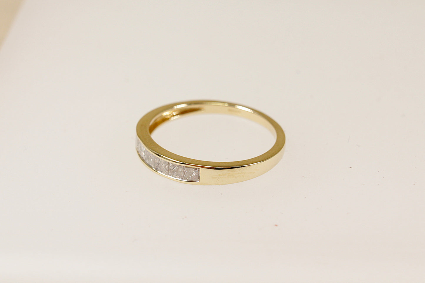 9ct Gold 7 Stone Diamond Ring