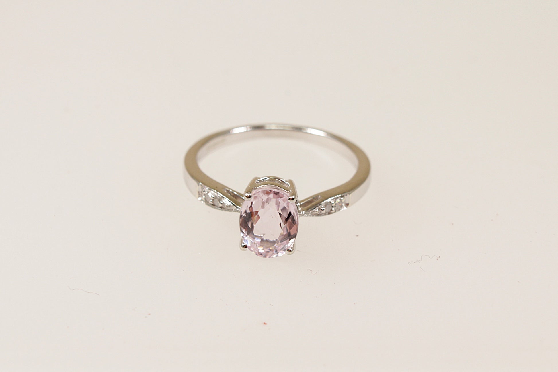 9ct white gold amethyst solitaire ring