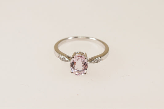 9ct white gold amethyst solitaire ring