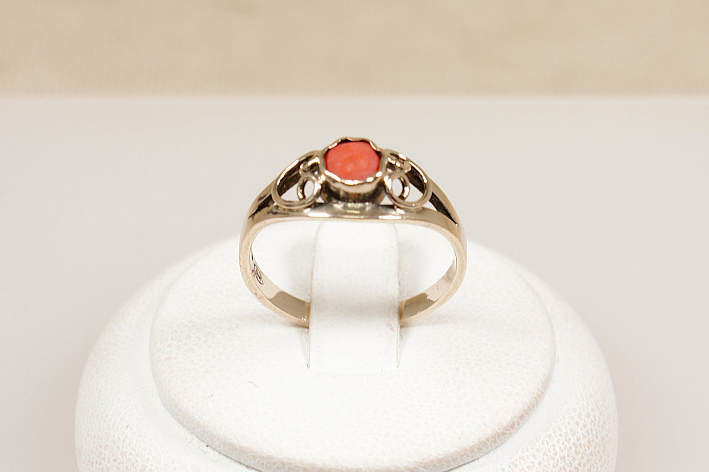 8ct Yellow Gold Coral Ring