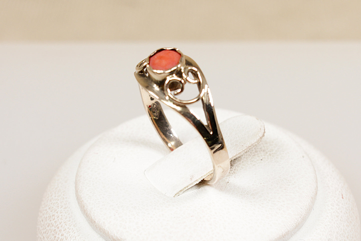 8ct Yellow Gold Coral Ring