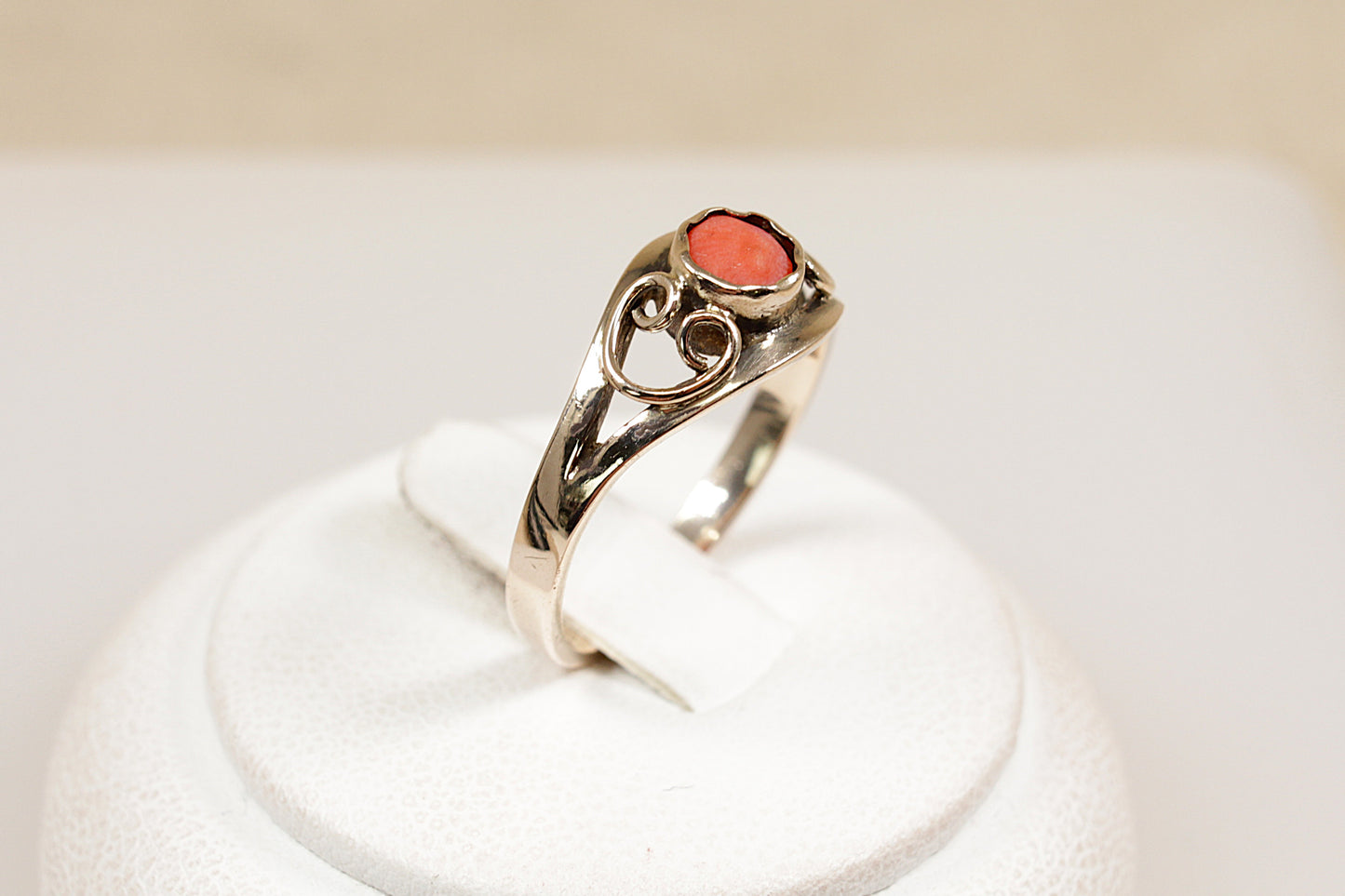 8ct Yellow Gold Coral Ring