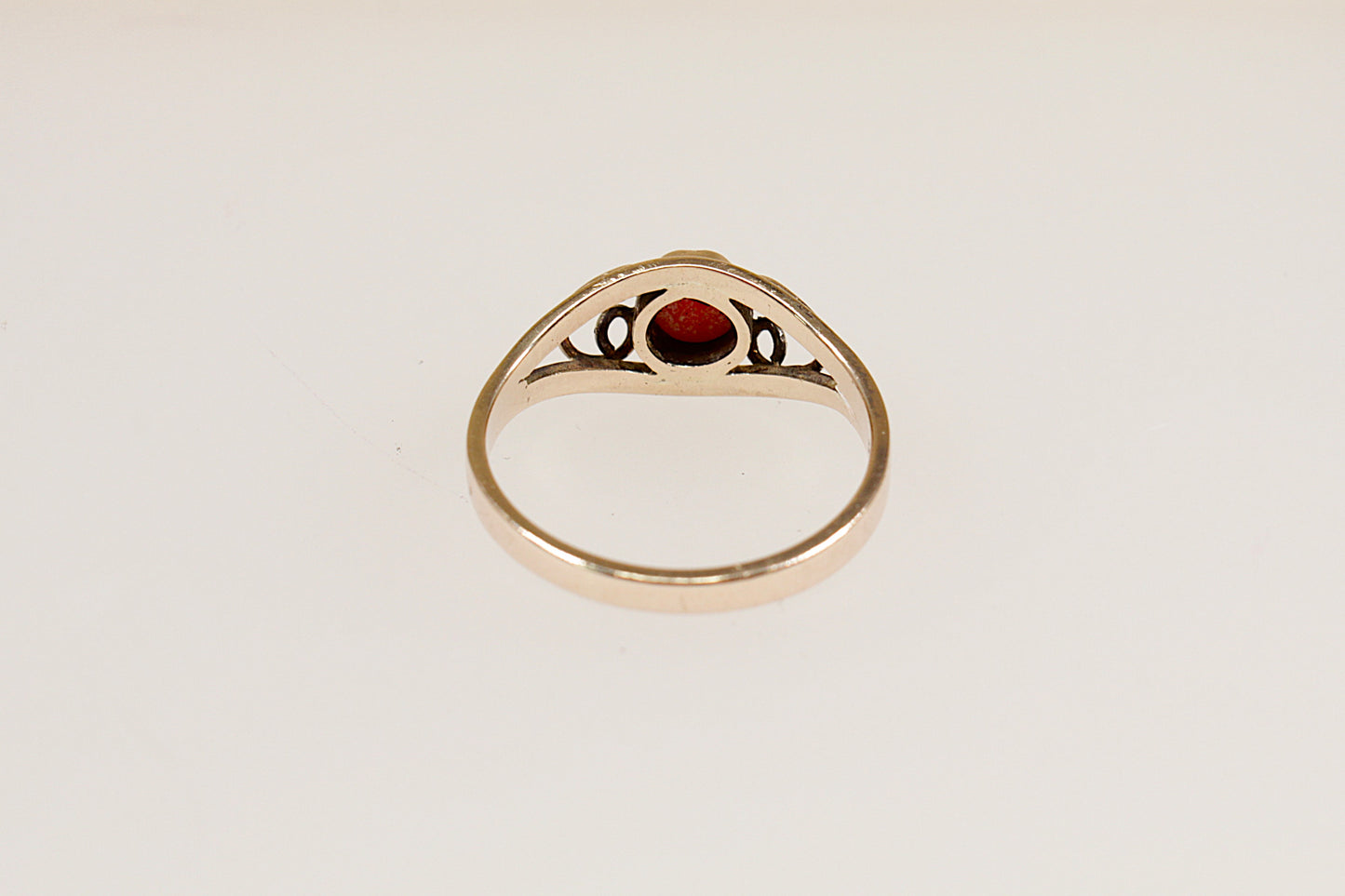 8ct Yellow Gold Coral Ring
