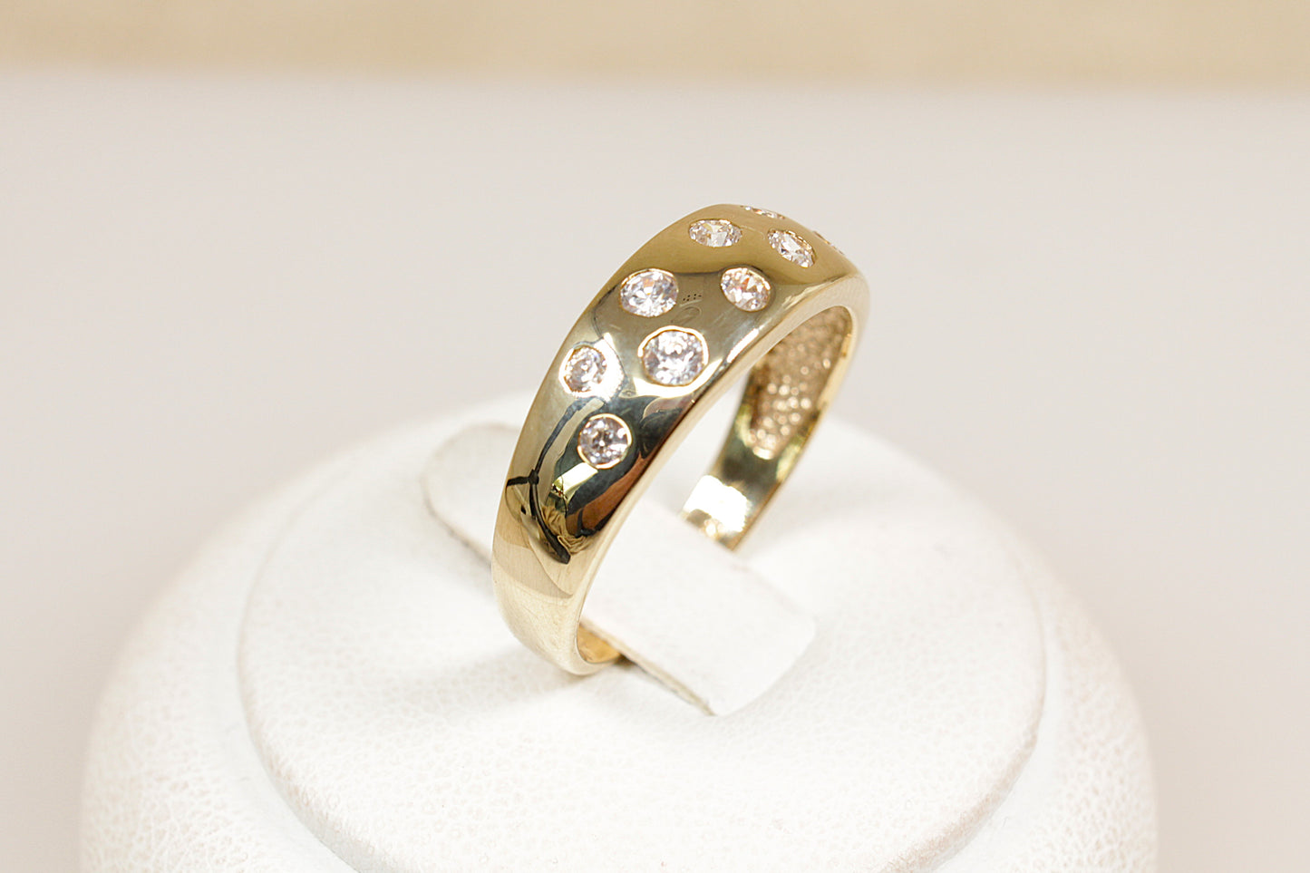 A 9ct Yellow Gold 9 stone scatter band ring.