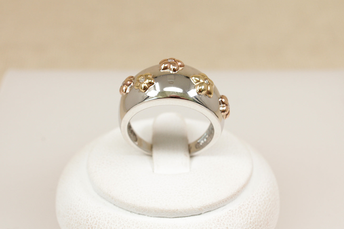 A 9ct White and Yellow Gold Diamond Scatter Ring